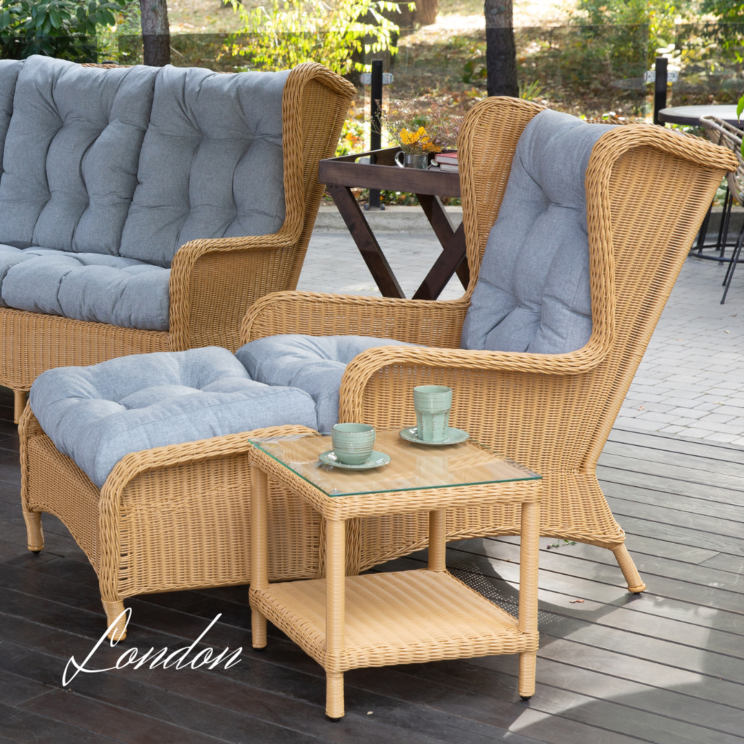 "LONDON LUX LOUNGE" Beige Wicker Outdoor Sofa with 2 Chairs, 2 Poufs And Table - 5 Seat