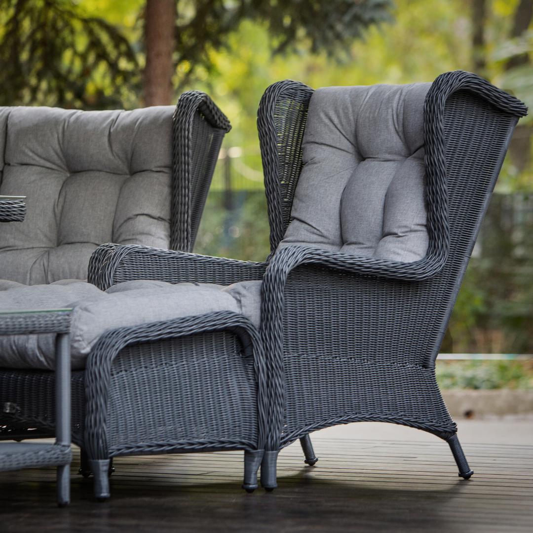 LONDON LOUNGE. Wicker Patio Set. Includes 2 Armchairs, 2 Ottomans and Coffee Table