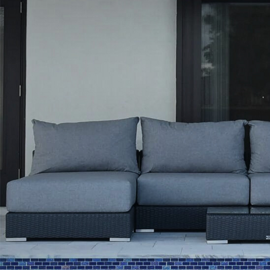 LA VIDA RELAX. Sectional Wicker Lounge Set. Includes 5 Modules, 5 Mattresses, 6 Big Cushions, 6 Roll Cushions And Table